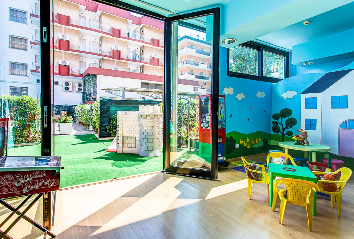 media.Slide_Baby_Room_1Hotel_Globus_Cesenatico